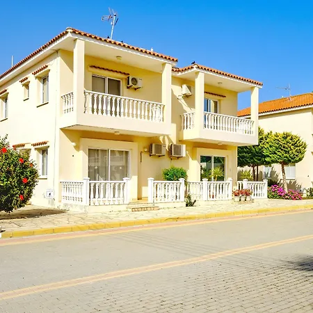 Hadjios Valley فيلة *