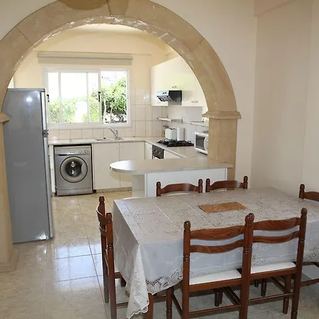 Hadjios Valley * شاطئ مازوتوس