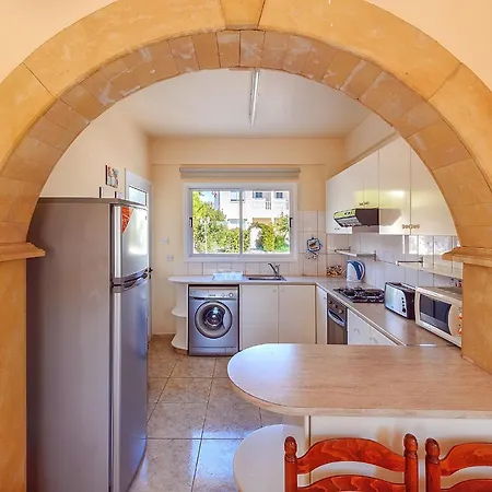 Hadjios Valley * شاطئ مازوتوس