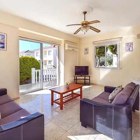 فيلة Hadjios Valley *